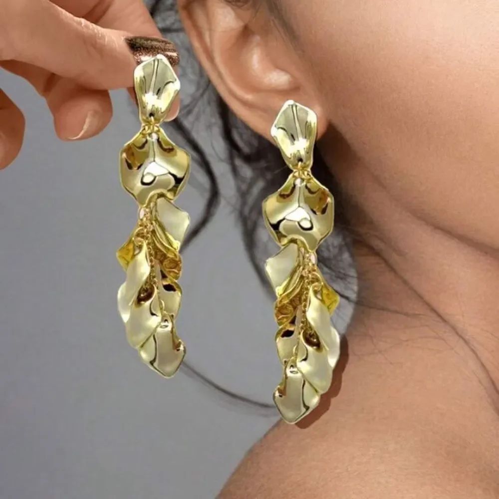 3for$20 1 Pair Fashion Exaggerated Rose Petals & Leaves Dangle Earring